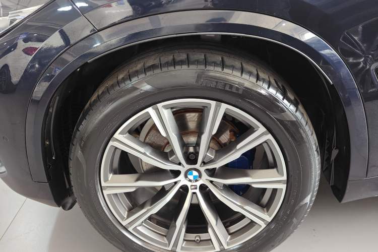 Used BMW X5 2020 xDrive30i M Sport Package Left Front Wheel Hub