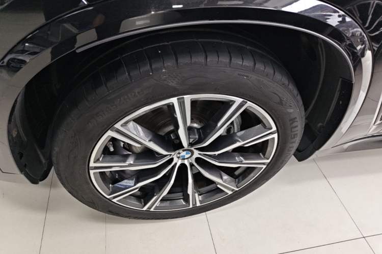 Used BMW X5 2020 xDrive40i M Sport Package Left Front Wheel Hub