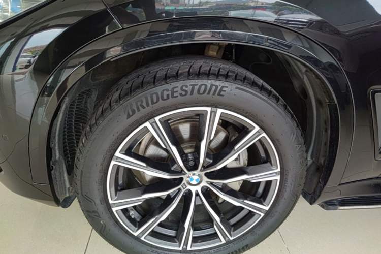 Used BMW X5 2020 xDrive40i M Sport Package Left Front Wheel Hub