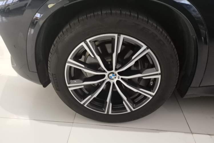 Used BMW X5 2020 xDrive40i M Sport Package Left Front Wheel Hub
