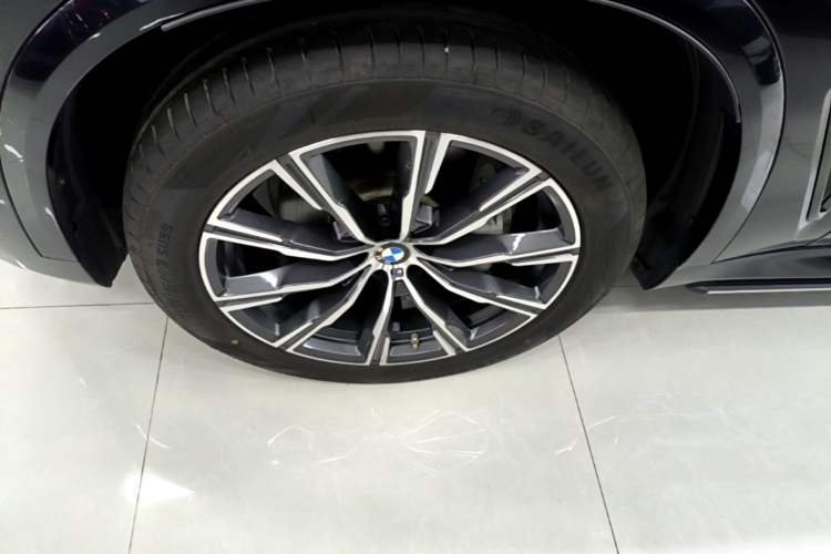 Used BMW X5 2020 xDrive40i M Sport Package Left Front Wheel Hub