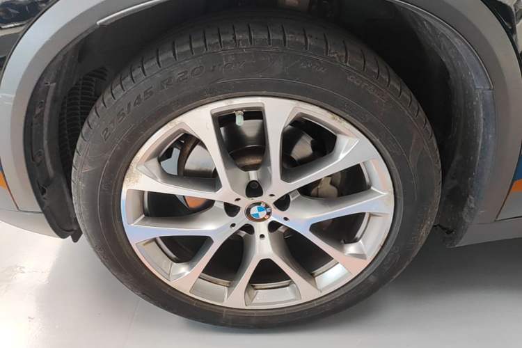 Used BMW X5 2020 xDrive30i X Design Package Left Front Wheel Hub