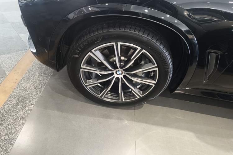 Used BMW X5 2020 xDrive30i M Sport Package Left Front Wheel Hub
