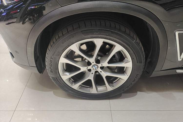 Used BMW X5 2020 xDrive30i X Design Package Left Front Wheel Hub