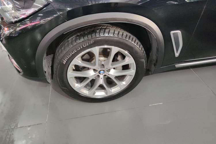 Used BMW X5 2020 xDrive30i X Design Package Left Front Wheel Hub