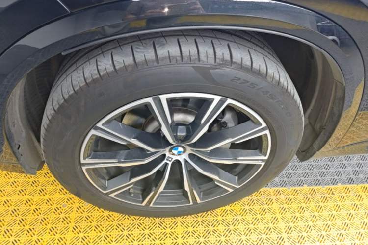 Used BMW X5 2020 xDrive30i M Sport Package Left Front Wheel Hub