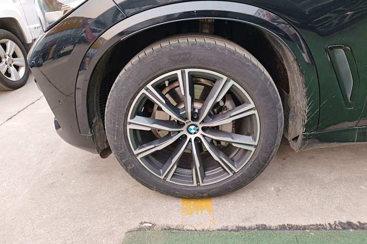 Used BMW X5 2020 xDrive30i M Sport Package Left Front Wheel Hub
