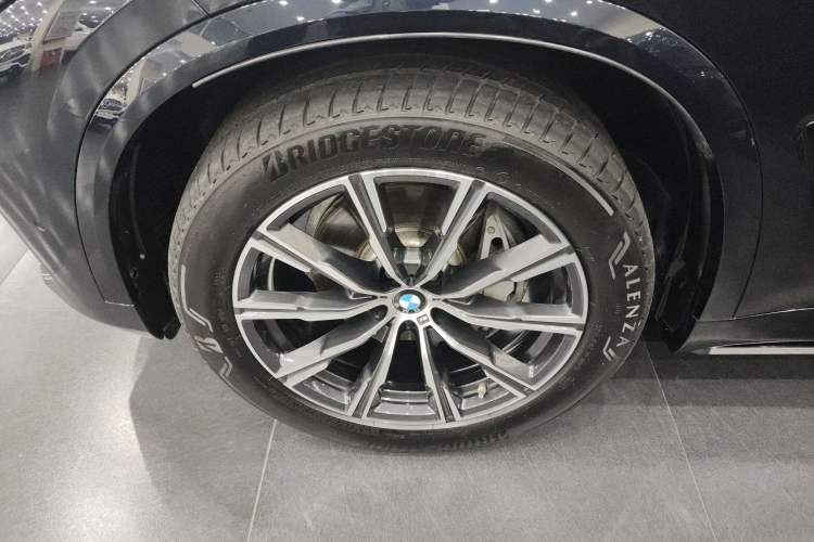 Used BMW X5 2020 xDrive40i M Sport Package Left Front Wheel Hub