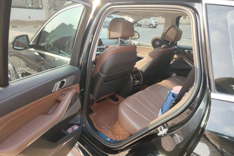Used BMW X5 2020 xDrive40i Luxury Model with M Sport Package Left Rear Seat