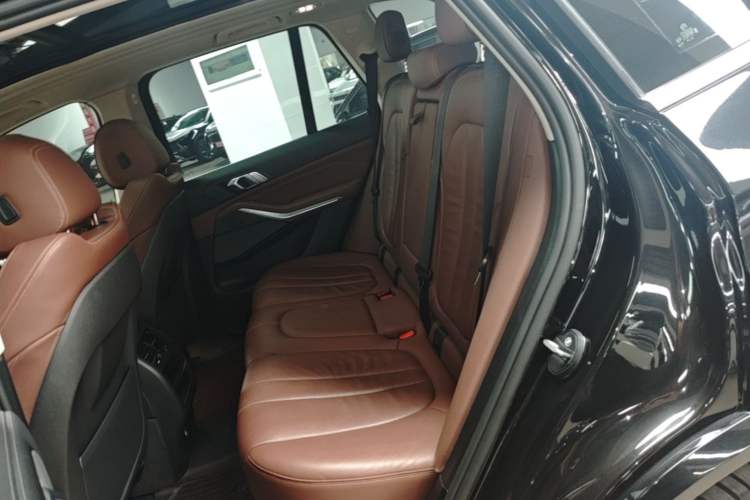 Used BMW X5 2020 xDrive40i M Sport Package Left Rear Seat
