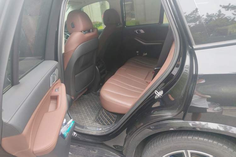 Used BMW X5 2020 xDrive40i M Sport Package Left Rear Seat