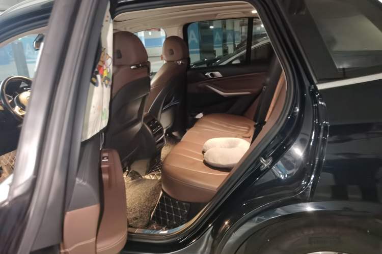 Used BMW X5 2020 xDrive30i M Sport Package Left Rear Seat