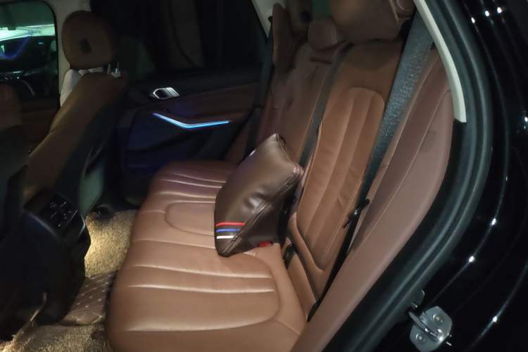 Used BMW X5 2020 xDrive40i M Sport Package Left Rear Seat