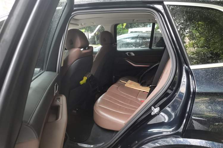 Used BMW X5 2020 xDrive40i M Sport Package Left Rear Seat