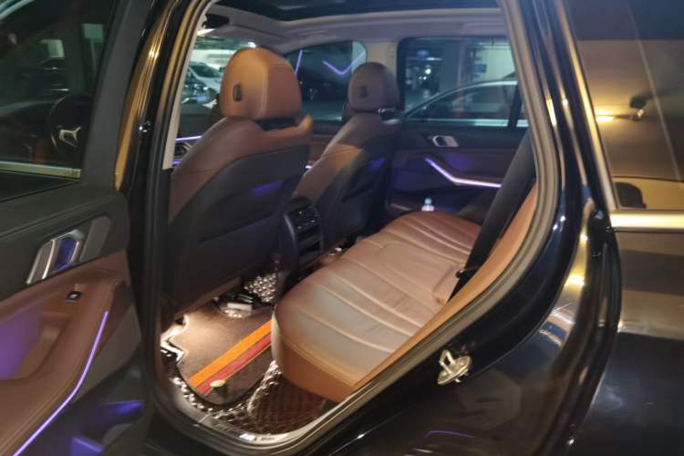 Used BMW X5 2020 xDrive40i M Sport Package Left Rear Seat