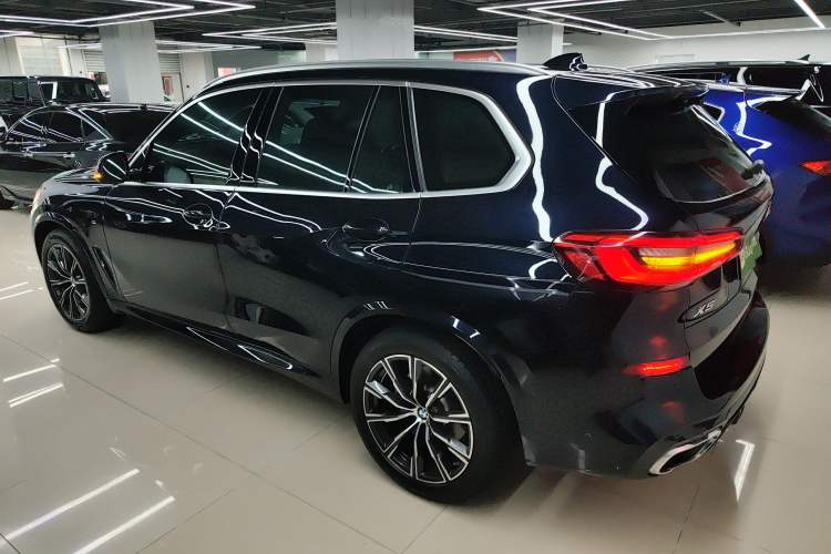 Used BMW X5 2020 xDrive40i M Sport Package Left Side