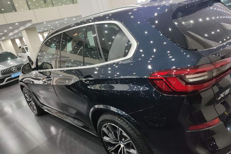 Used BMW X5 2020 xDrive40i M Sport Package Left Side