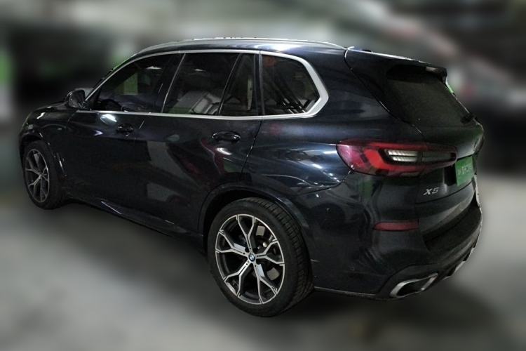 Used BMW X5 2020 xDrive40i Luxury Model with M Sport Package Rear Left 45 Deg