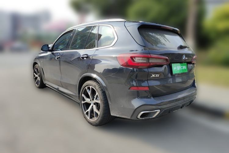 Used BMW X5 2020 xDrive40i Luxury Model with M Sport Package Rear Left 45 Deg