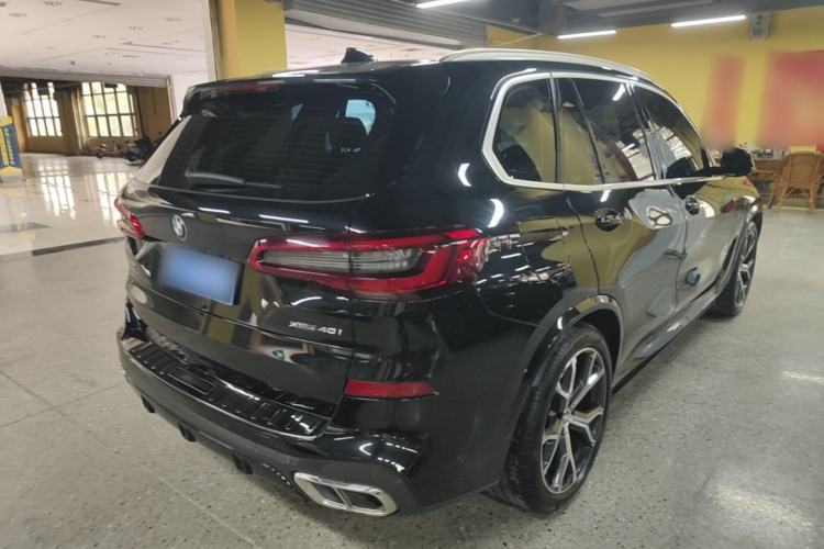 Used BMW X5 2020 xDrive40i Luxury Model with M Sport Package Rear Right 45 Deg