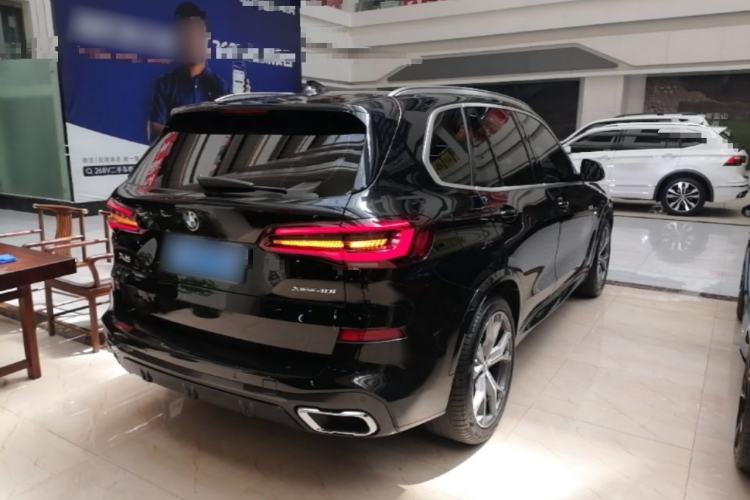 Used BMW X5 2020 xDrive40i Luxury Model with M Sport Package Rear Right 45 Deg