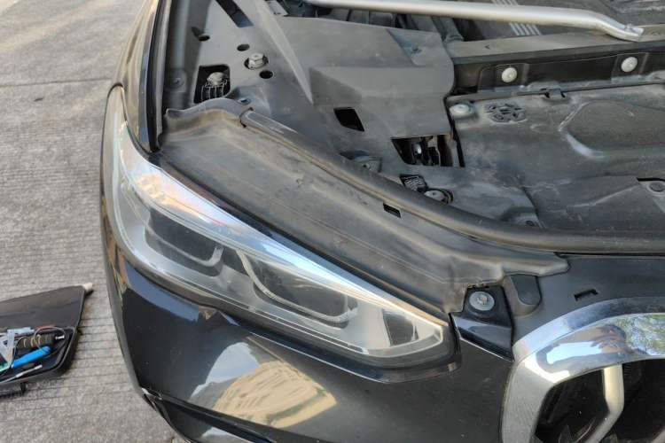 Used BMW X5 2020 xDrive40i Luxury Model with M Sport Package Right Front Headlight