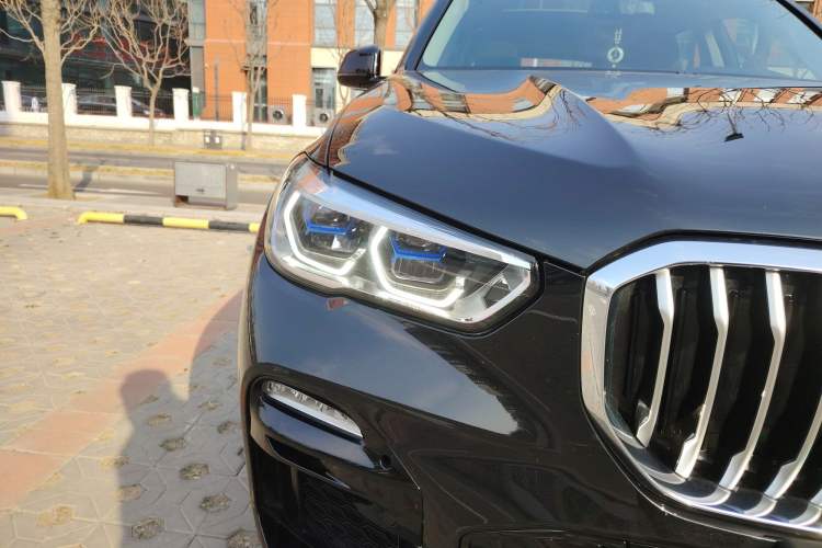 Used BMW X5 2020 xDrive40i Luxury Model with M Sport Package Right Front Headlight