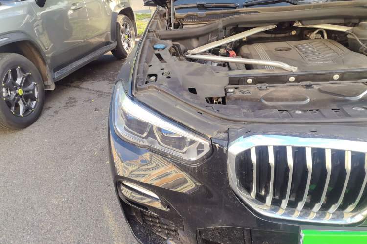 Used BMW X5 2020 xDrive40i Luxury Model with M Sport Package Right Front Headlight