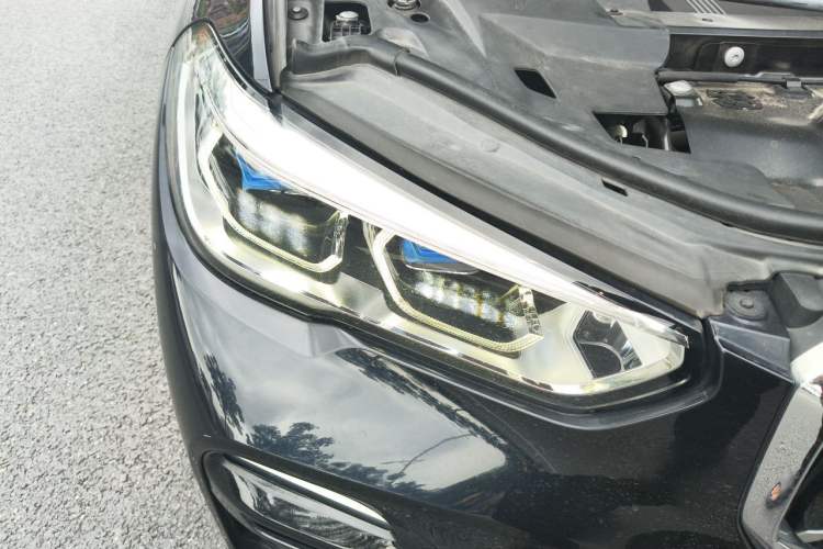 Used BMW X5 2020 xDrive40i Luxury Model with M Sport Package Right Front Headlight