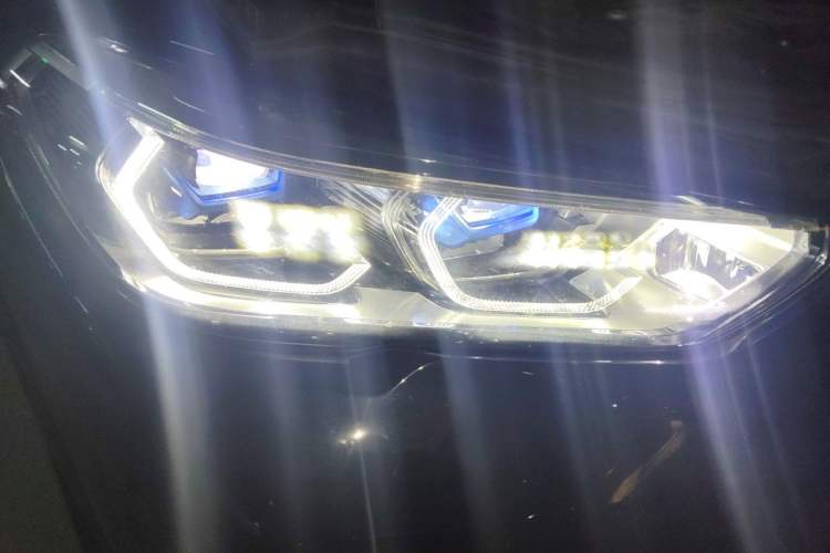 Used BMW X5 2020 xDrive40i Luxury Model with M Sport Package Right Front Headlight