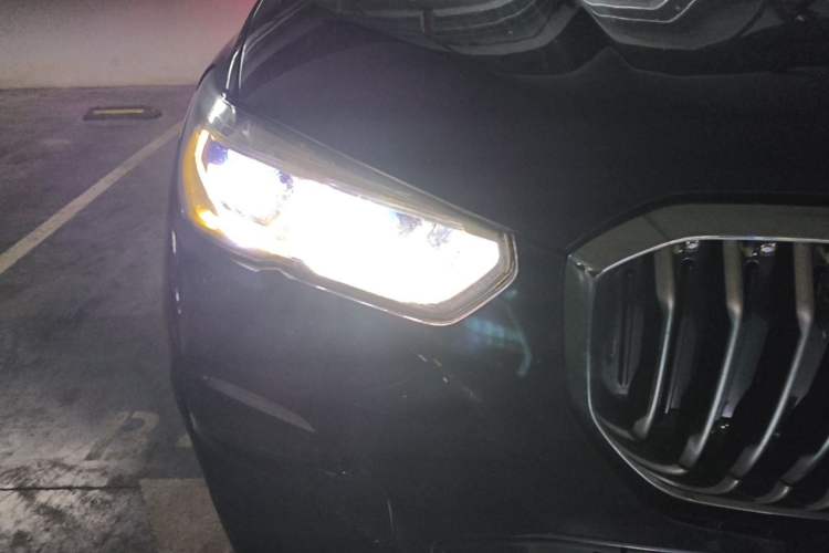 Used BMW X5 2020 xDrive40i Luxury Model with M Sport Package Right Front Headlight