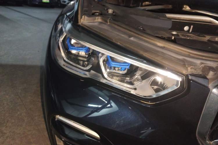 Used BMW X5 2020 xDrive40i Luxury Model with M Sport Package Right Front Headlight
