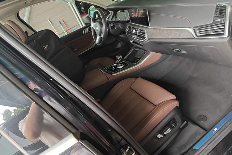 Used BMW X5 2020 xDrive40i Luxury Model with M Sport Package Right Front Seat
