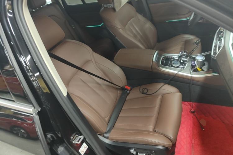 Used BMW X5 2020 xDrive40i Luxury Model with M Sport Package Right Front Seat