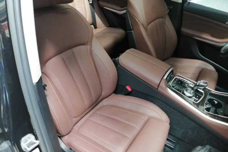 Used BMW X5 2020 xDrive40i Luxury Model with M Sport Package Right Front Seat