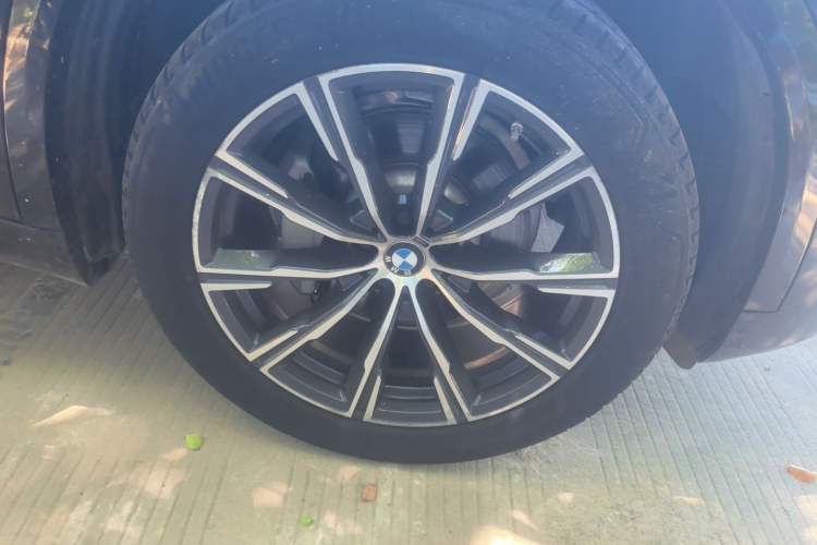 Used BMW X5 2020 xDrive30i M Sport Package Right Front Wheel Hub