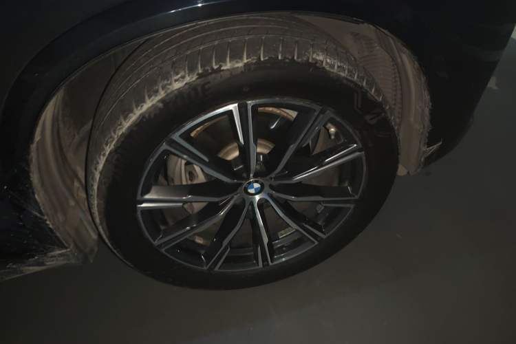 Used BMW X5 2020 xDrive40i M Sport Package Right Front Wheel Hub