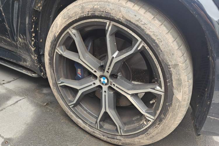 Used BMW X5 2020 xDrive40i Luxury Model with M Sport Package Right Front Wheel Hub