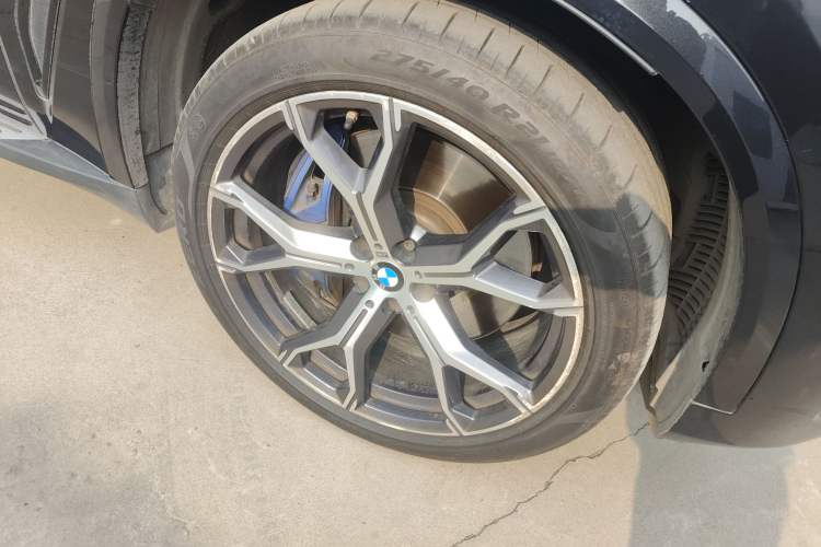 Used BMW X5 2020 xDrive40i Luxury Model with M Sport Package Right Front Wheel Hub