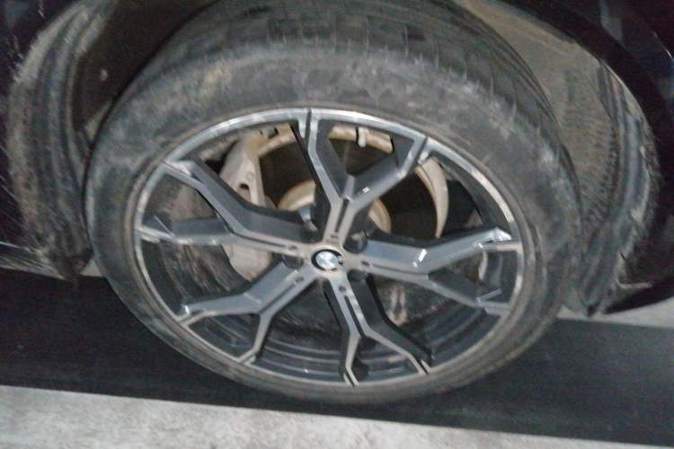 Used BMW X5 2020 xDrive40i M Sport Package Right Front Wheel Hub