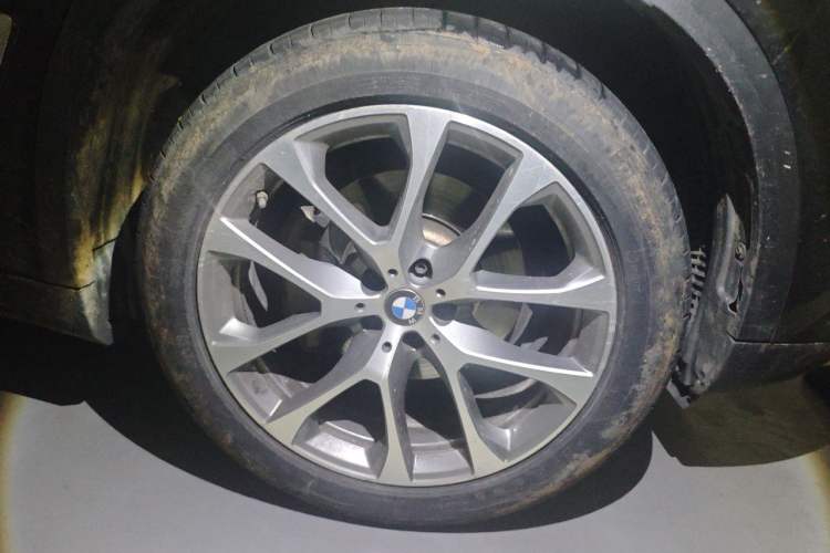 Used BMW X5 2020 xDrive30i X Design Package Right Front Wheel Hub