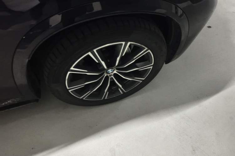 Used BMW X5 2020 xDrive30i M Sport Package Right Front Wheel Hub