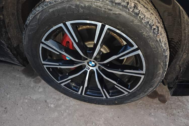 Used BMW X5 2020 xDrive40i M Sport Package Right Front Wheel Hub