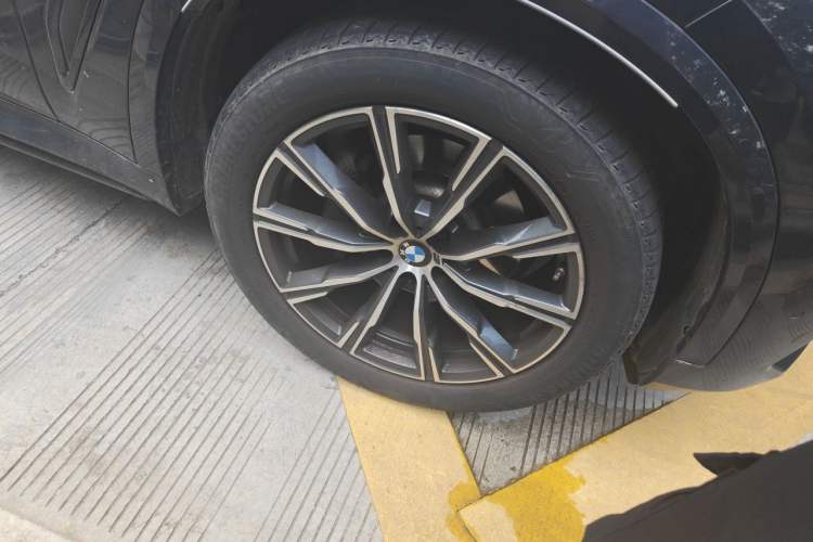 Used BMW X5 2020 xDrive30i M Sport Package Right Front Wheel Hub