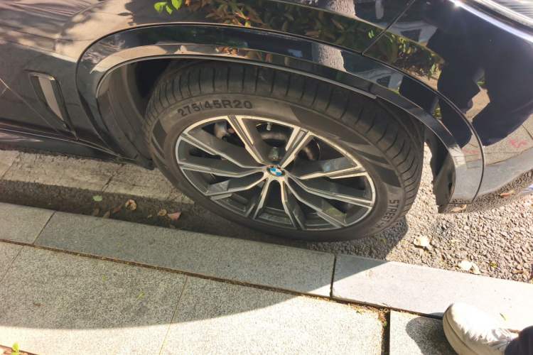 Used BMW X5 2020 xDrive30i M Sport Package Right Front Wheel Hub