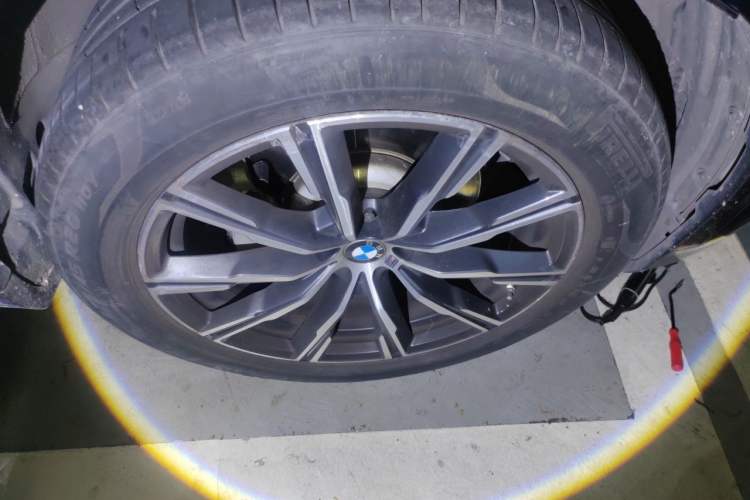 Used BMW X5 2020 xDrive30i M Sport Package Right Front Wheel Hub