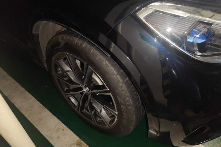 Used BMW X5 2020 xDrive40i M Sport Package Right Front Wheel Hub