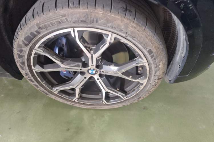 Used BMW X5 2020 xDrive40i Luxury Model with M Sport Package Right Front Wheel Hub