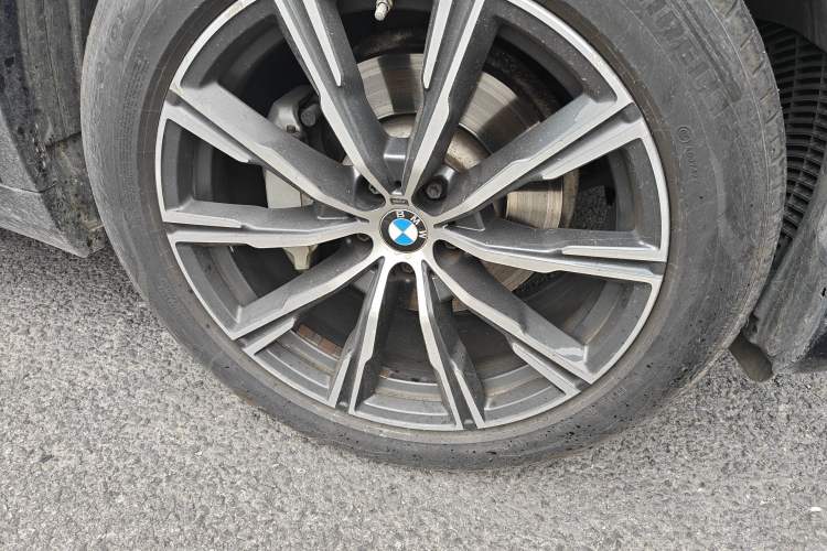 Used BMW X5 2020 xDrive30i M Sport Package Right Front Wheel Hub