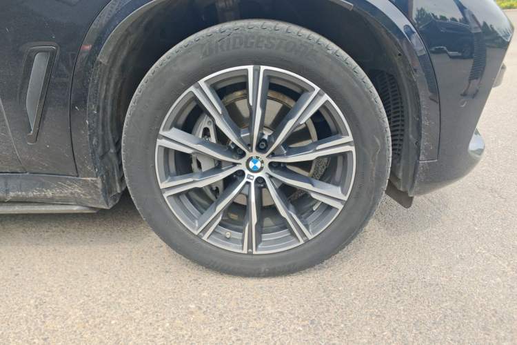 Used BMW X5 2020 xDrive40i M Sport Package Right Front Wheel Hub